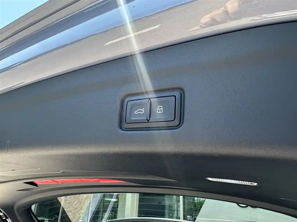 Audi Q6L e-tron 2025 — фото 10