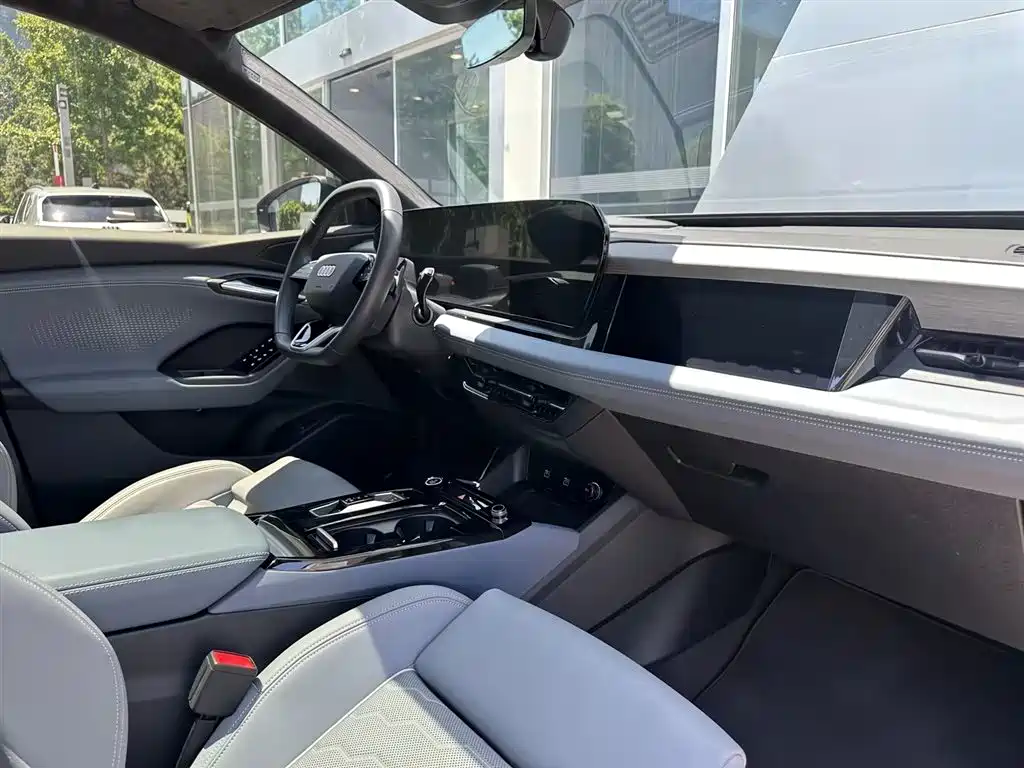 Audi Q6L e-tron 2025 — фото 21