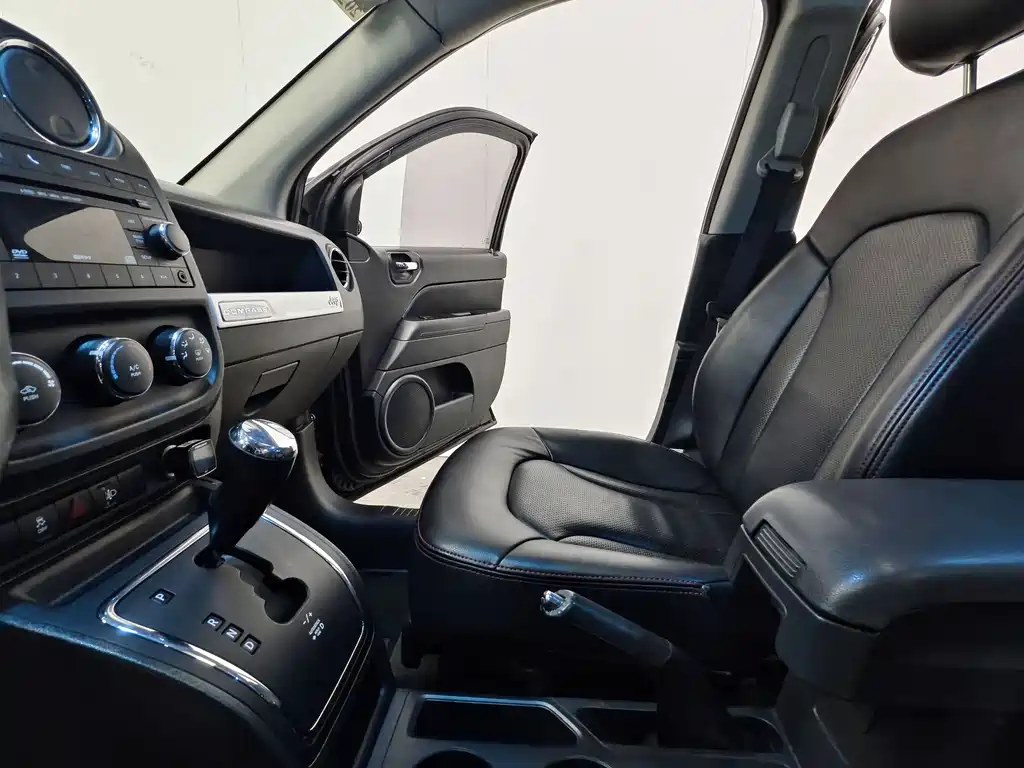 Jeep Compass 2014 — фото 10