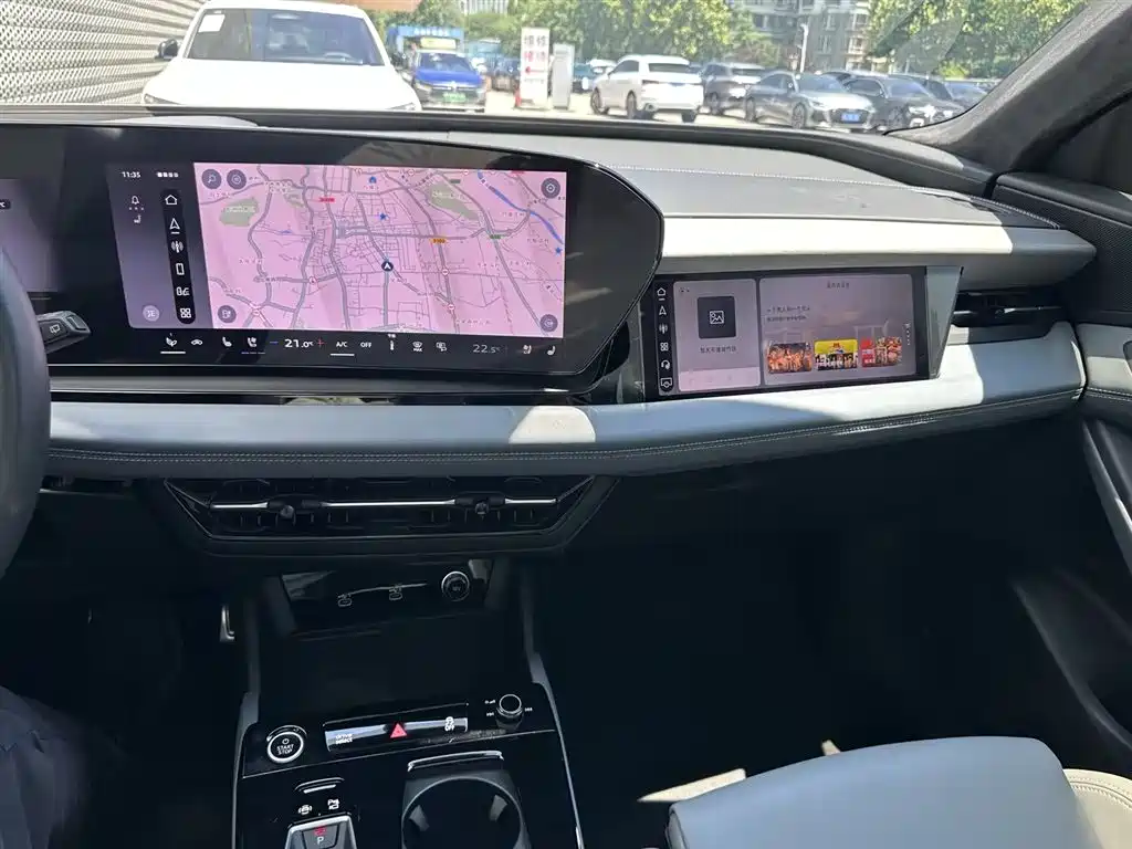 Audi Q6L e-tron 2025 — фото 15