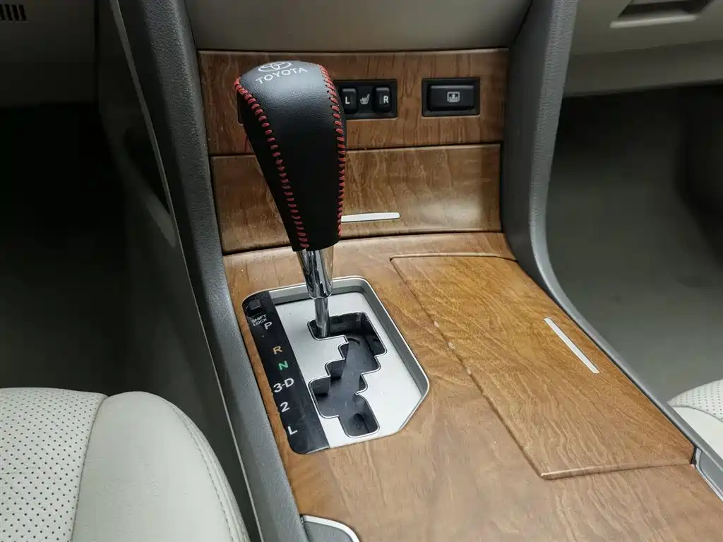 Toyota Camry 2010 — фото 13
