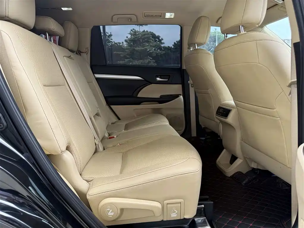Toyota Highlander 2020 — фото 17
