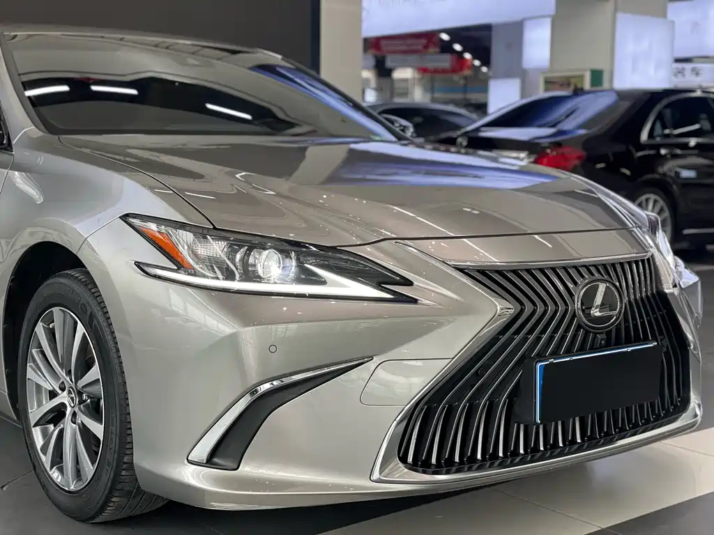 Lexus ES 2020 — фото 4