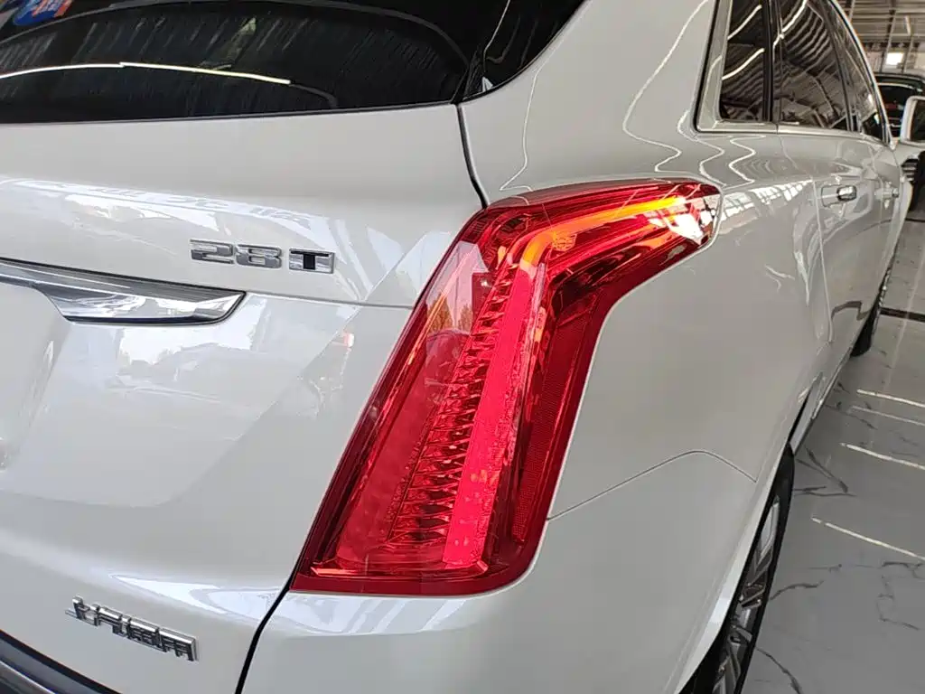 Cadillac XT5 2016 — фото 8