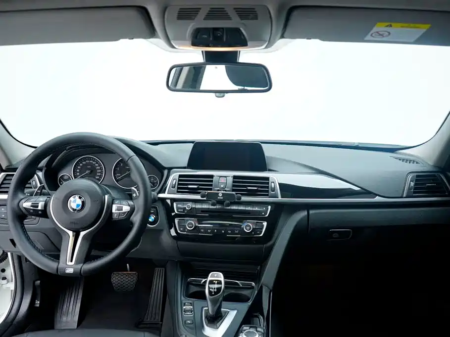 BMW 3 Series 2017 — фото 20