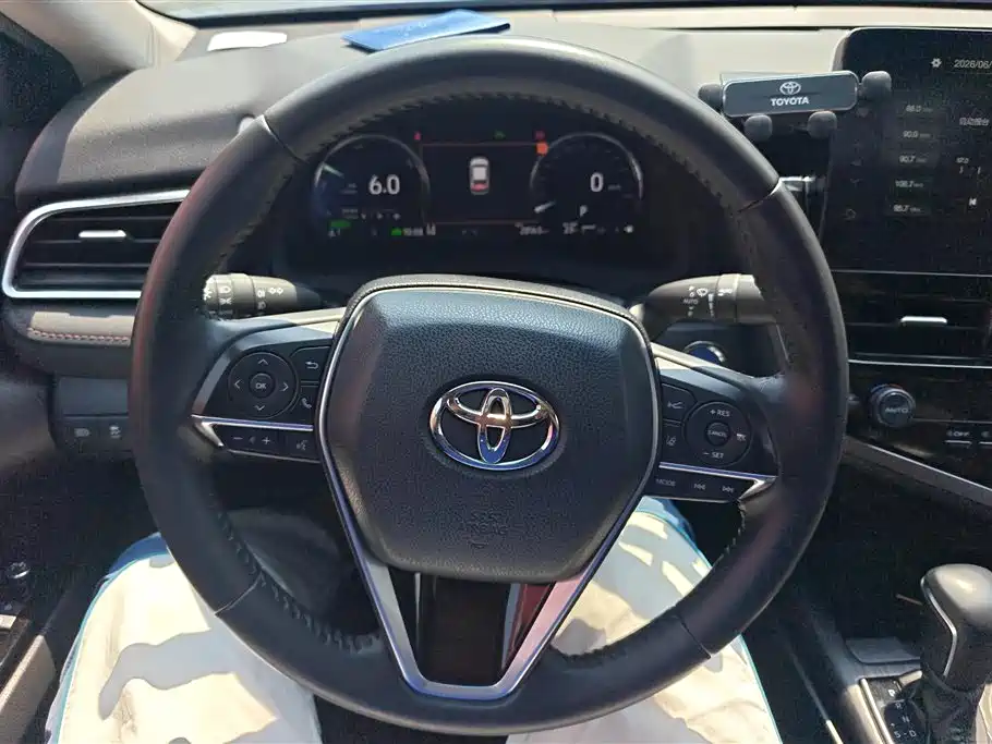 Toyota Camry 2023 — фото 15