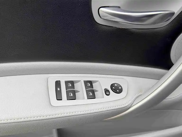 BMW 1 Series 2010 — фото 12