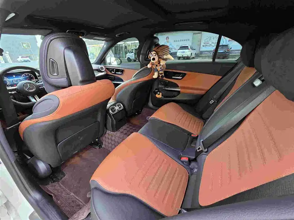 Mercedes-Benz C-Class 2025 — фото 10