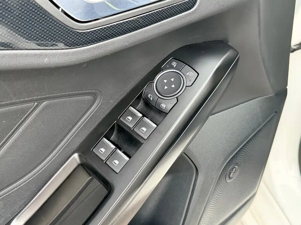 Ford Focus 2022 — фото 13
