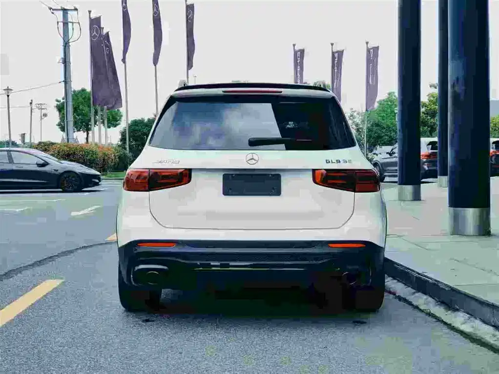 Mercedes-Benz GLB AMG 2025