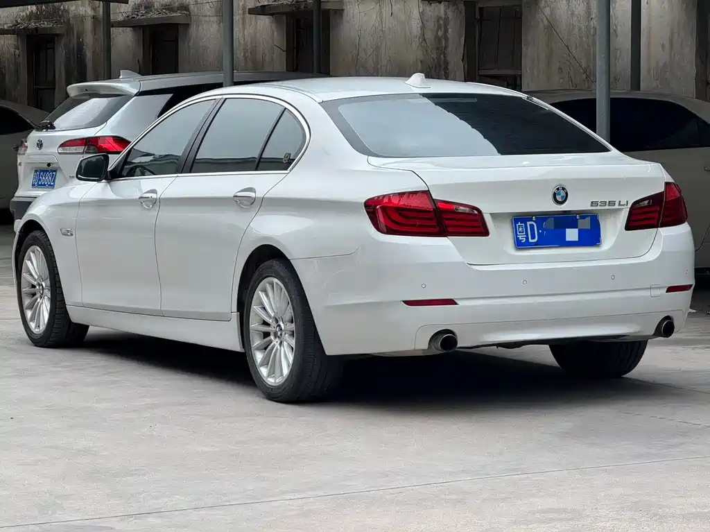 BMW 5 Series 2012 — фото 8