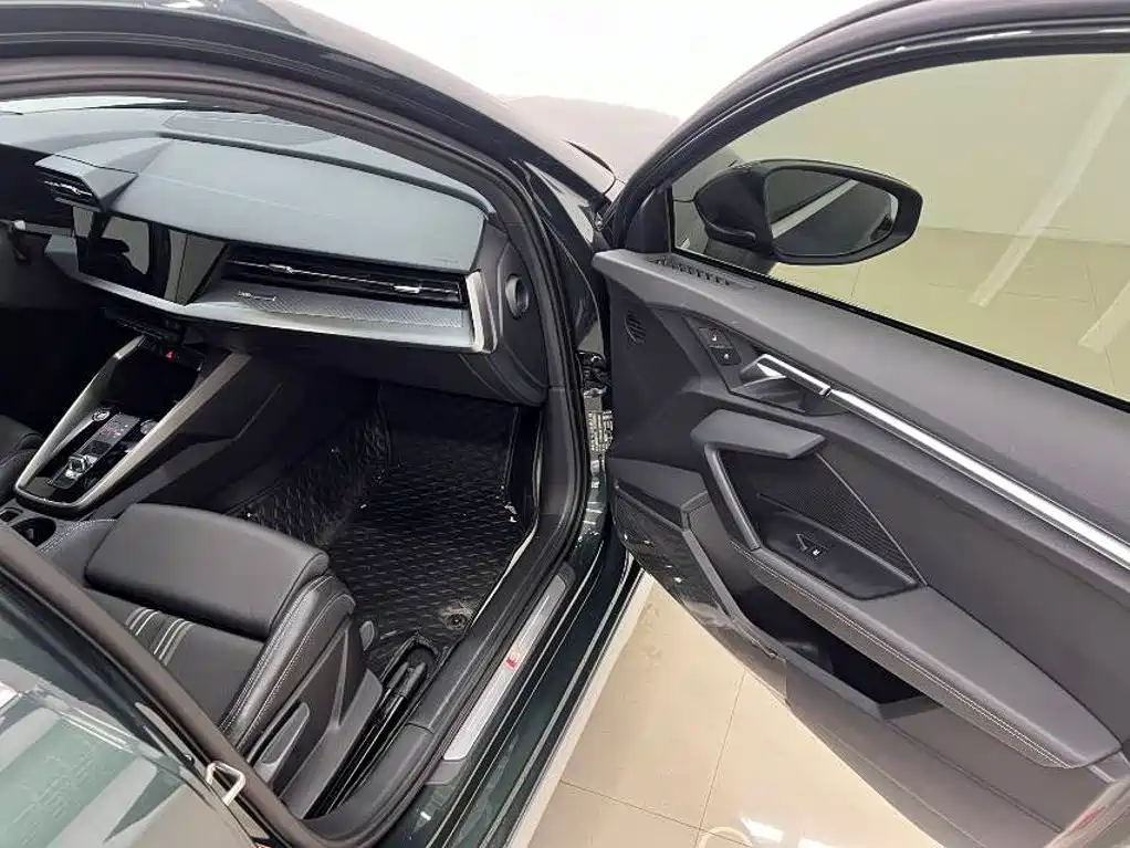 Audi A3 2023 — фото 10