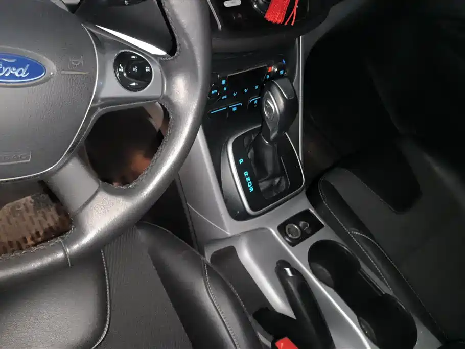 Ford Kuga 2016 — фото 16