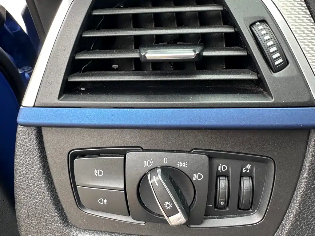 BMW 3 Series 2018 — фото 15
