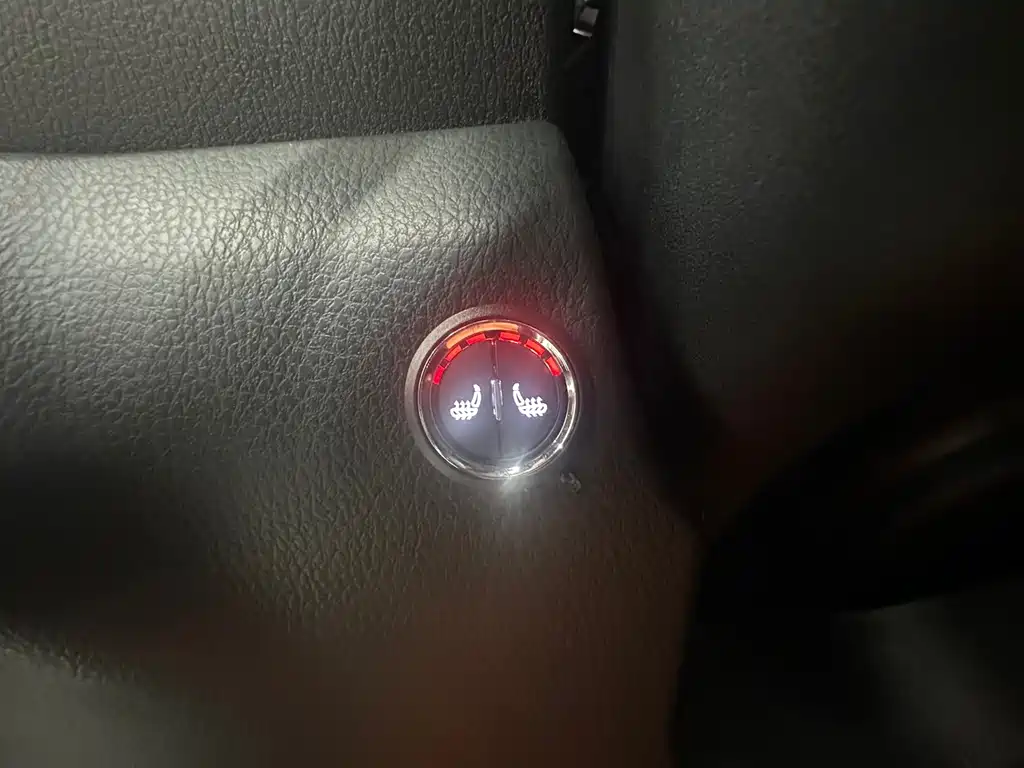 Toyota Yaris L 2023 — фото 15