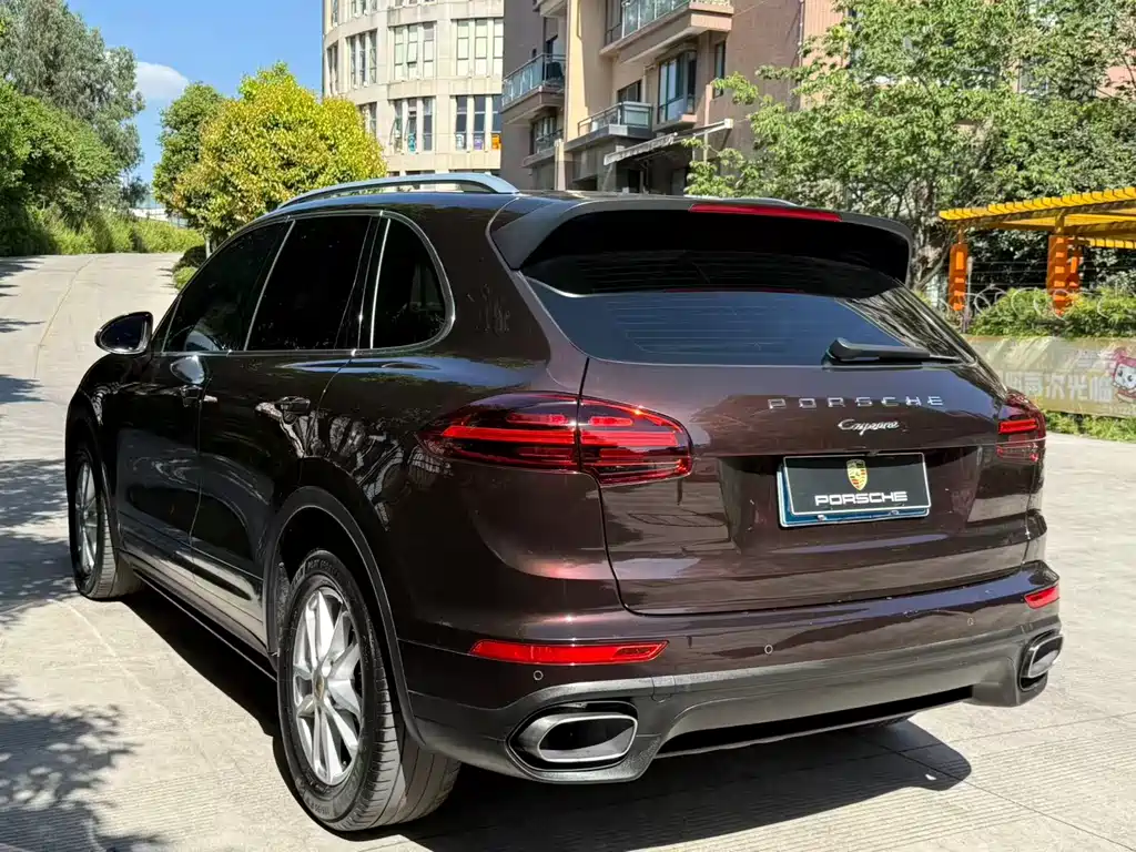 Porsche Cayenne 2017 — фото 31