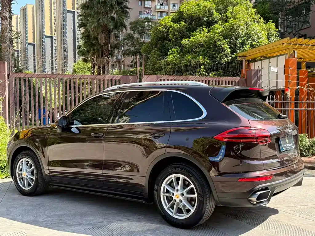 Porsche Cayenne 2017 — фото 28