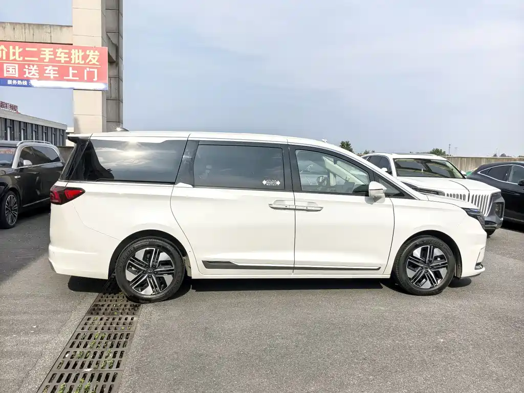 JAC Refine Refine RF8 PHEV 2024 — фото 3