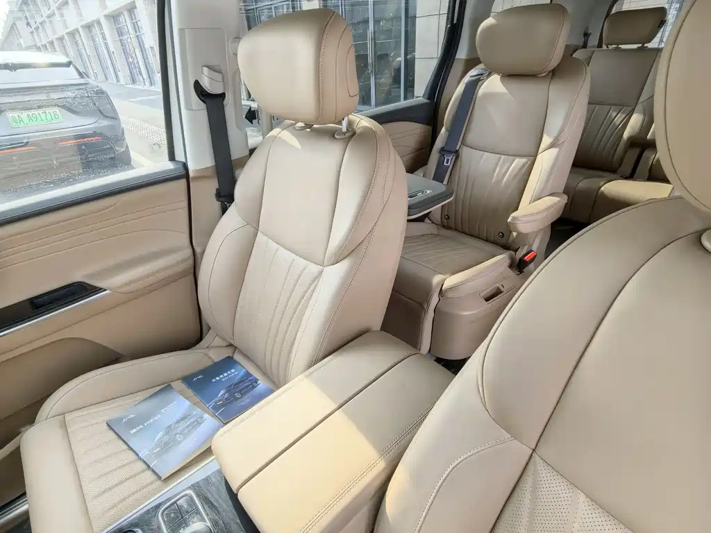 JAC Refine Refine RF8 PHEV 2024 — фото 16