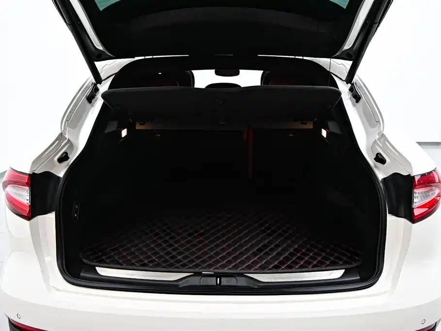 Maserati Levante 2020 — фото 36