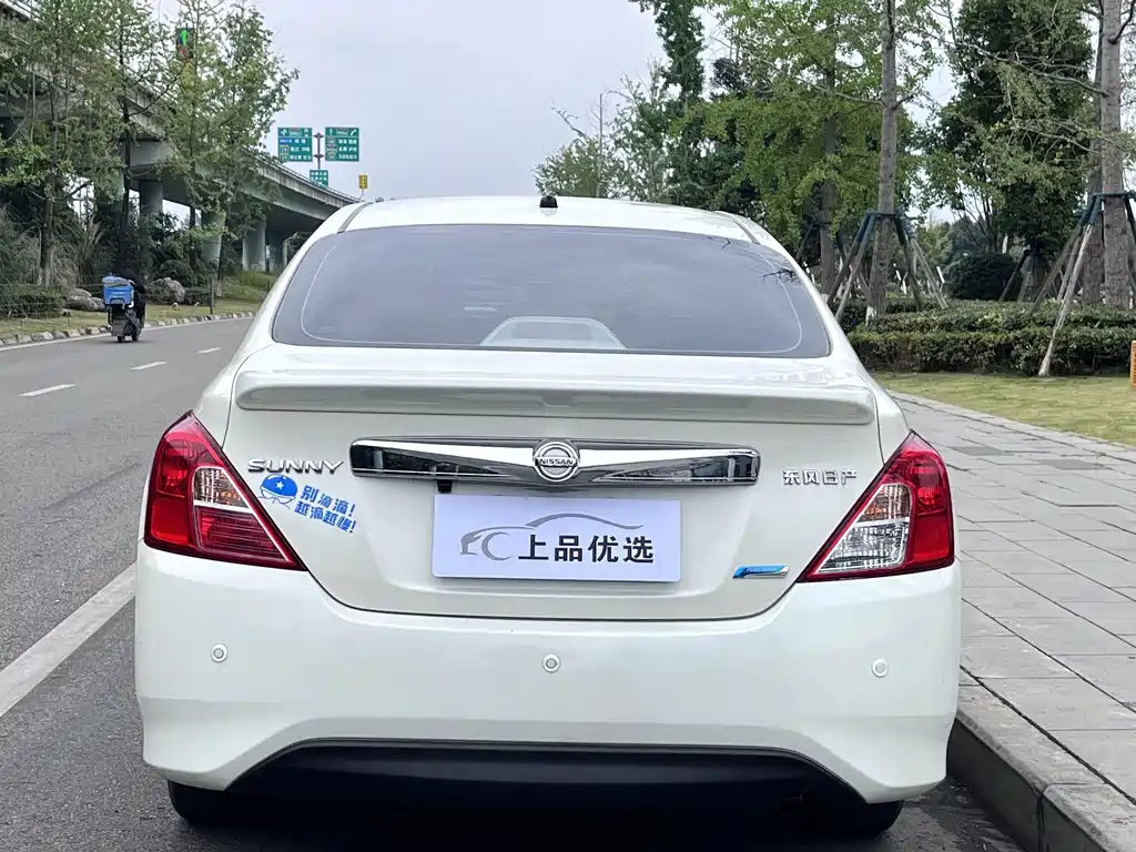 Nissan Sunny 2014 — фото 17