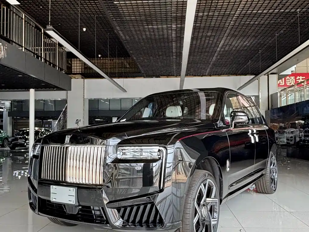 Rolls-Royce Cullinan — фото 1