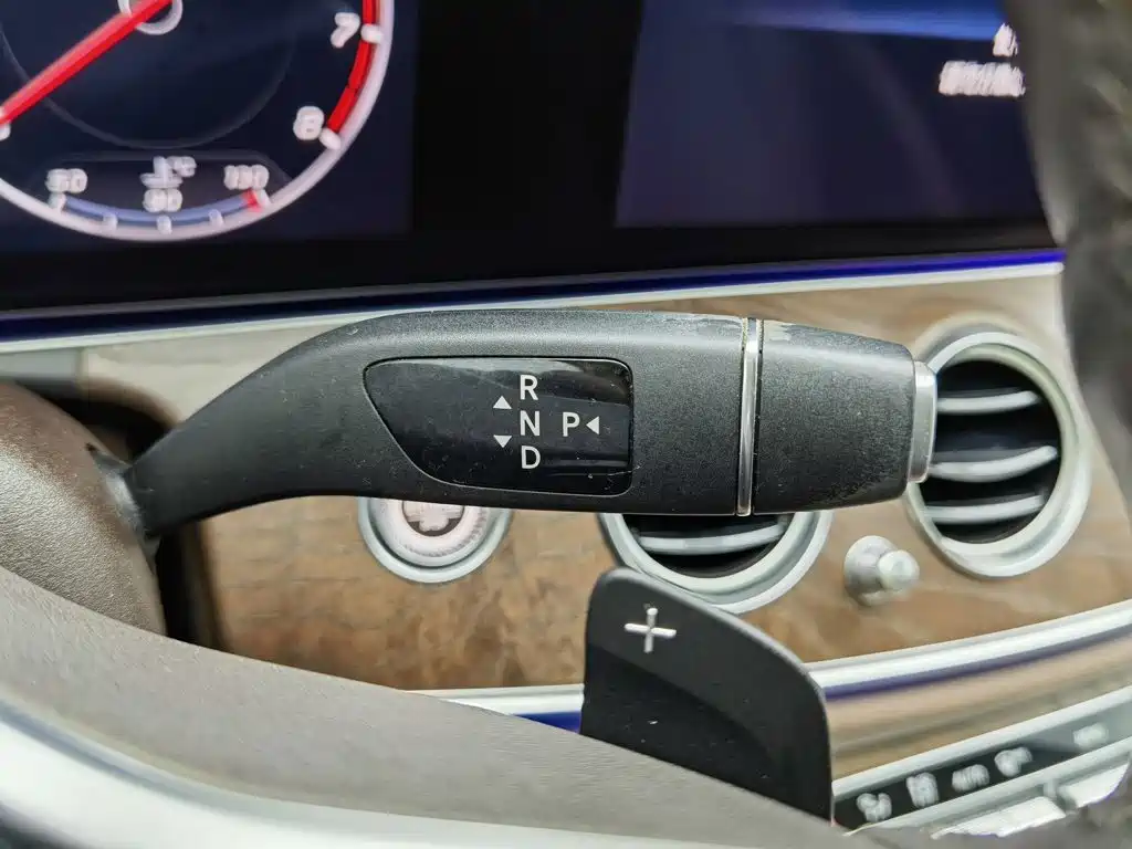 Mercedes-Benz E-Class 2019 — фото 13