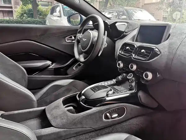 Aston Martin V8 Vantage 2019