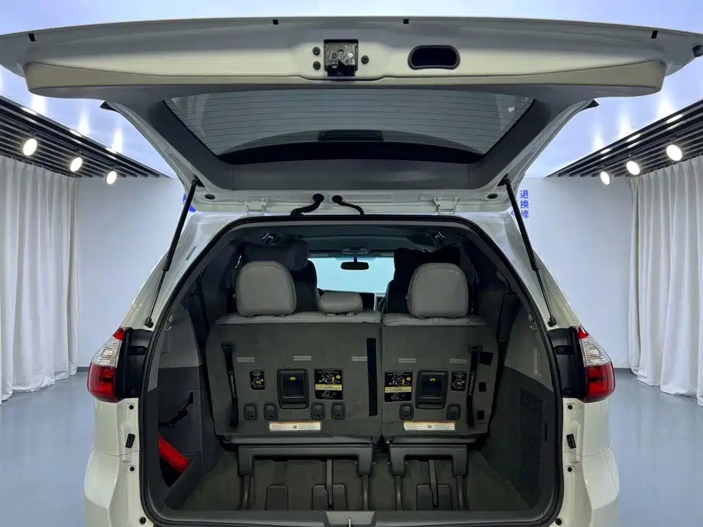 Toyota Sienna 2015 — фото 28