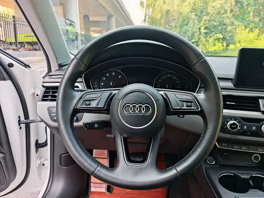Audi A4L 2018 — фото 9