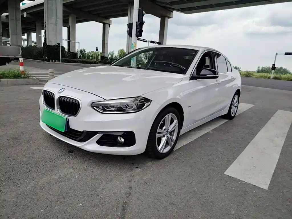 BMW 1 Series 2017 — фото 1