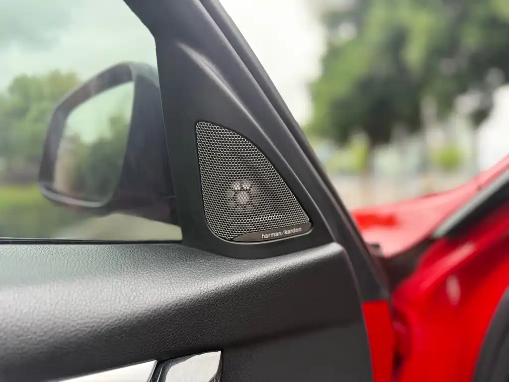 BMW 3 Series 2018 — фото 15
