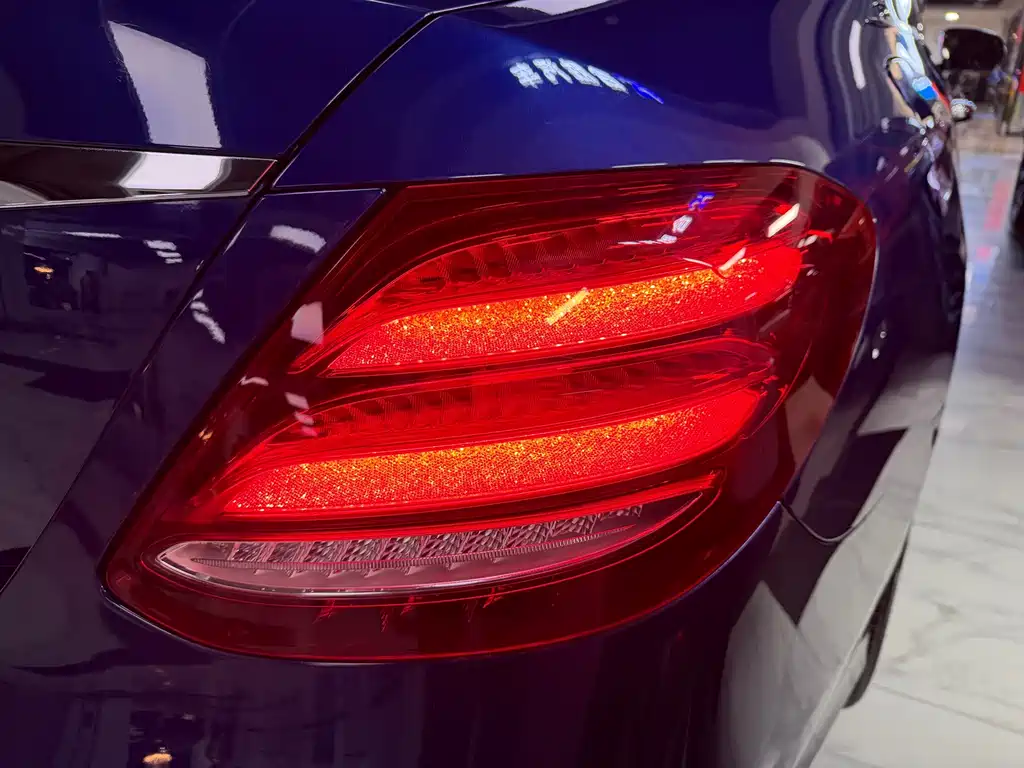 Mercedes-Benz E-Class 2017 — фото 11
