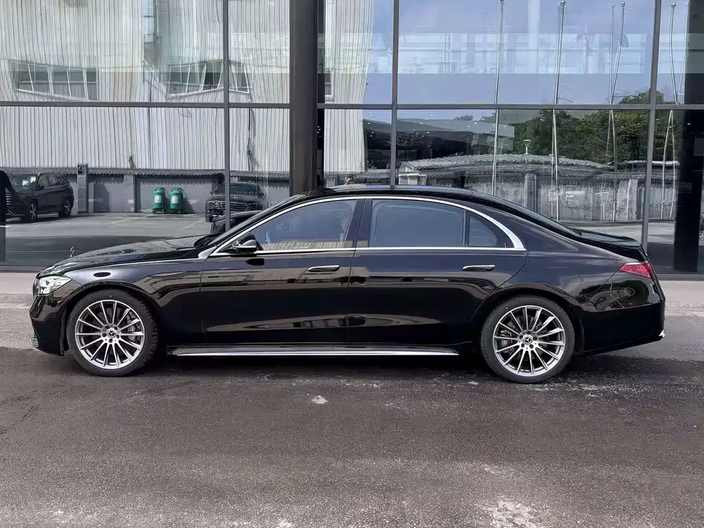 Mercedes-Benz S-Class 2024