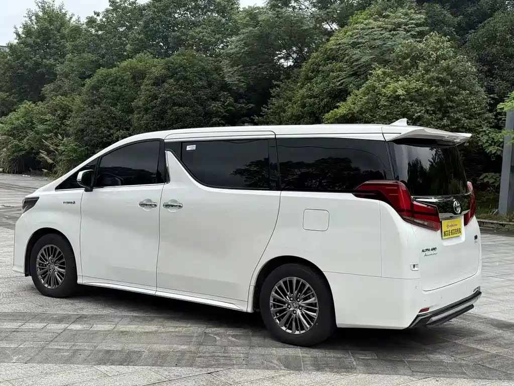 Toyota Alphard 2023 — фото 7