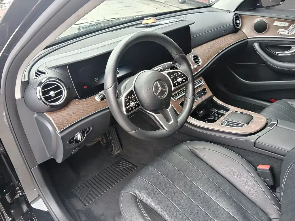 Mercedes-Benz E-Class 2019 — фото 12