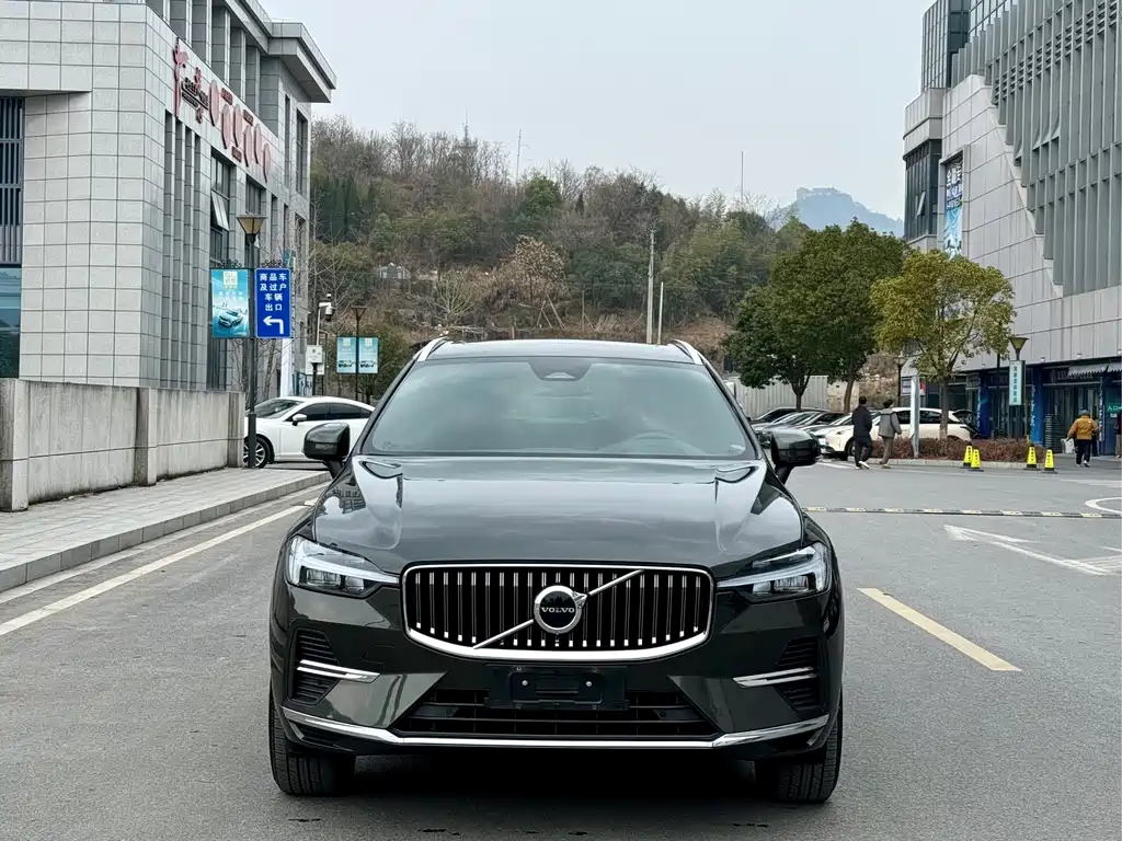 Volvo XC60 2022 — фото 2