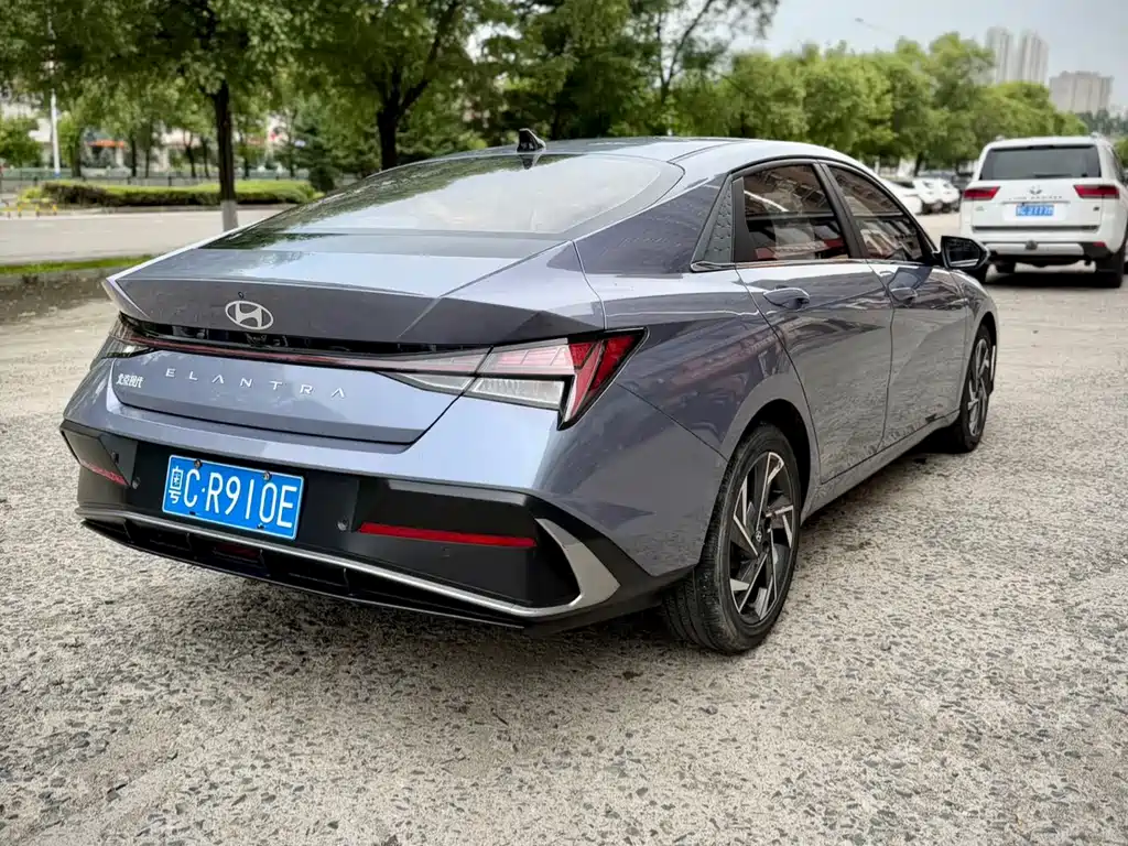 Hyundai Elantra 2023