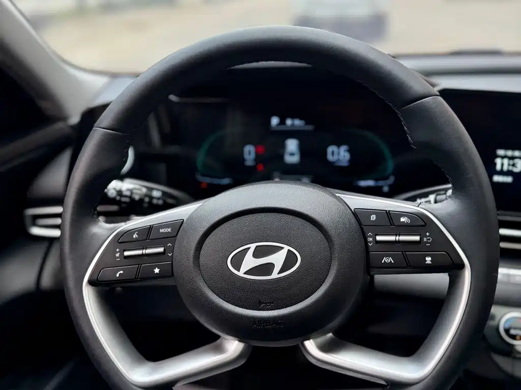 Hyundai Elantra 2023 — фото 23
