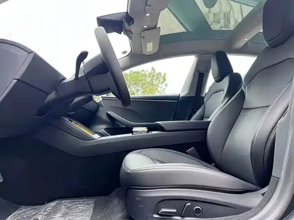 Tesla Model 3 2025