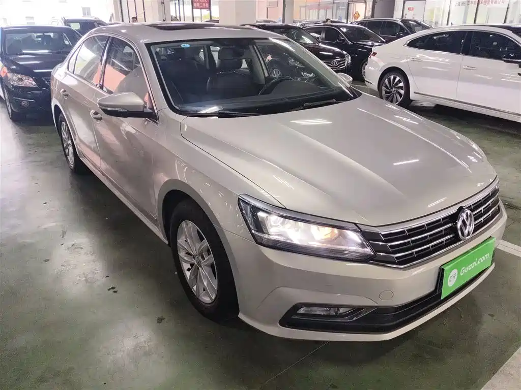 Volkswagen Passat 2017 — фото 22