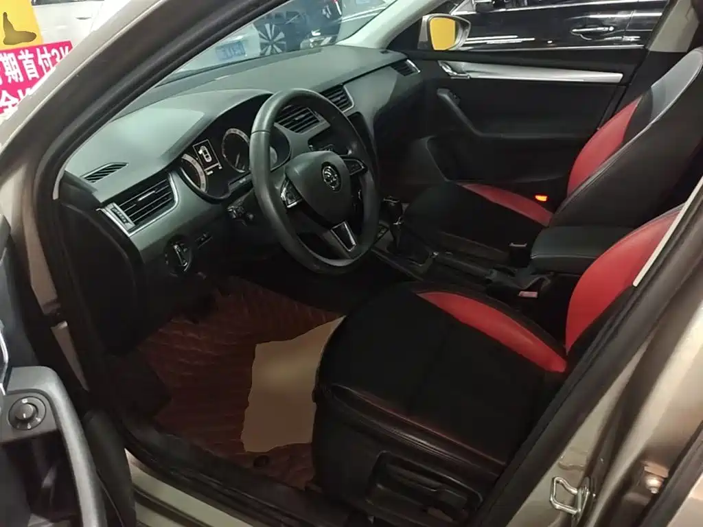 Skoda Octavia 2020 — фото 15