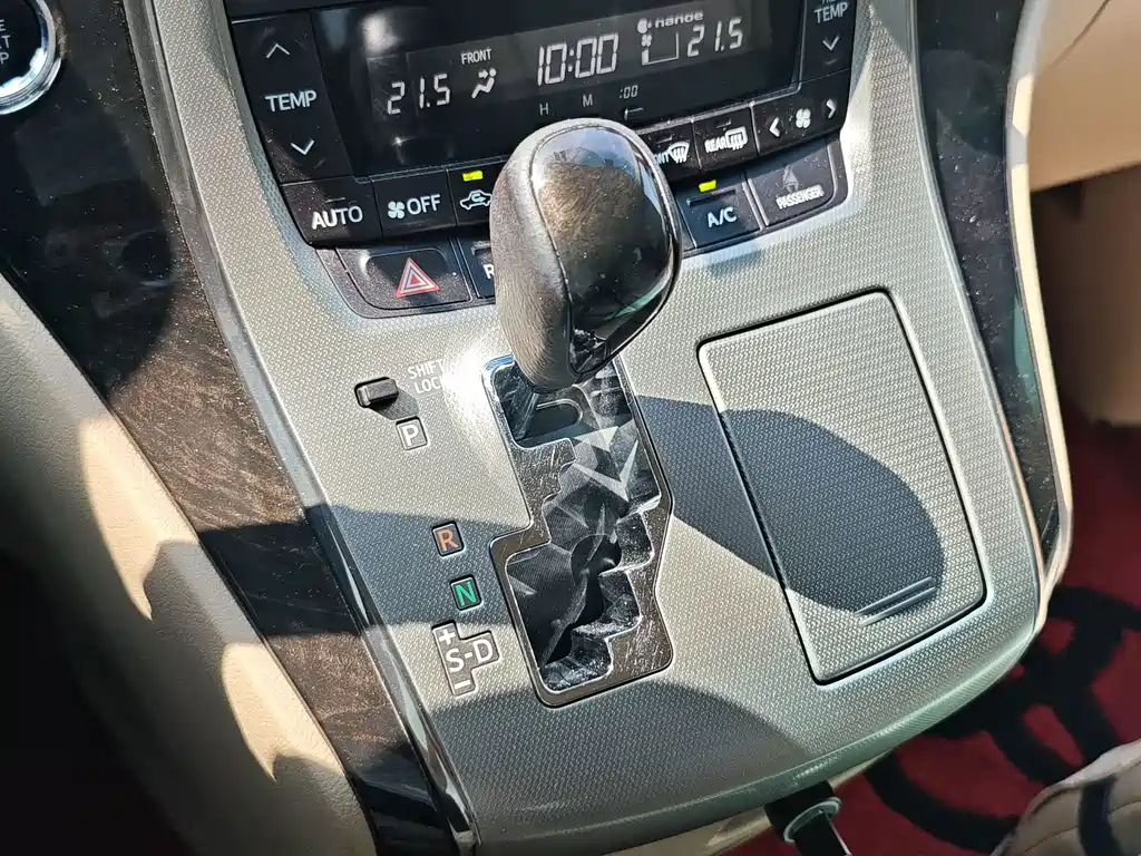 Toyota Alphard 2013 — фото 24
