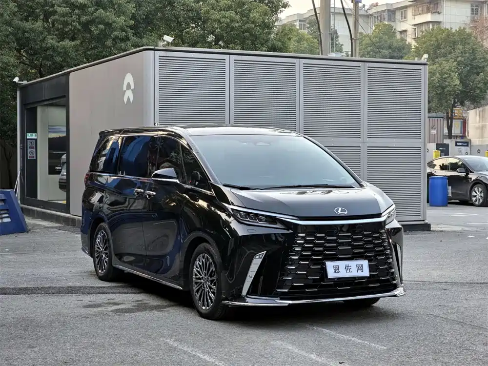 Lexus LM 2025