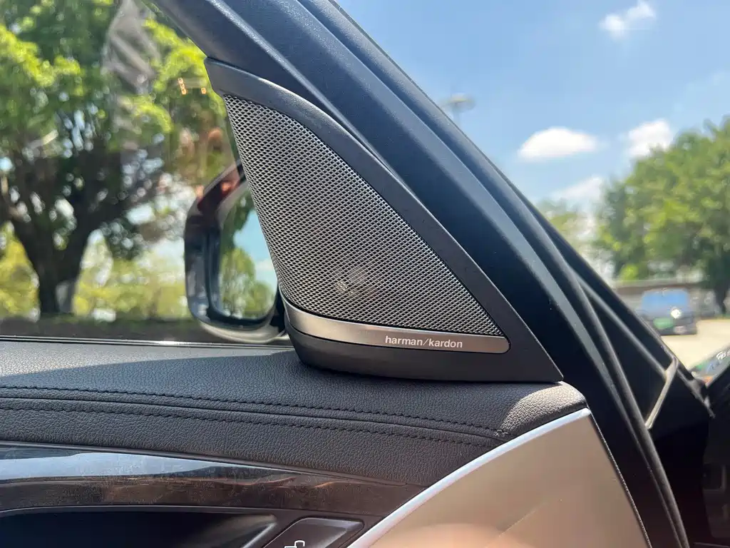 BMW 5 Series 2018 — фото 12