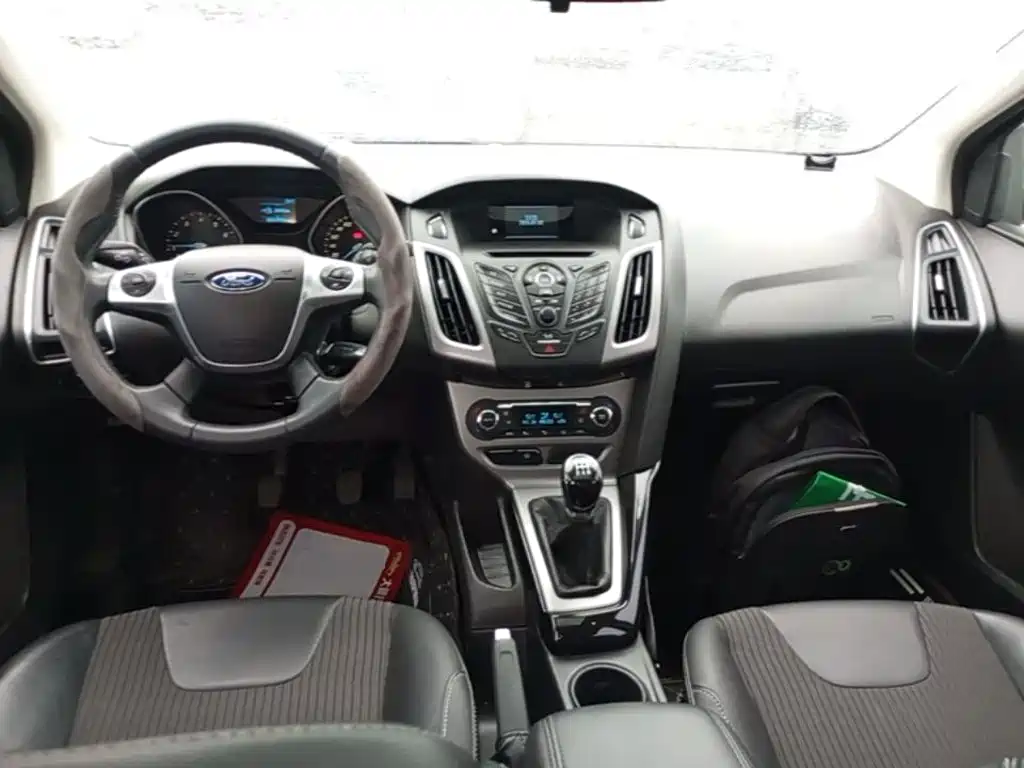 Ford Focus 2015 — фото 10