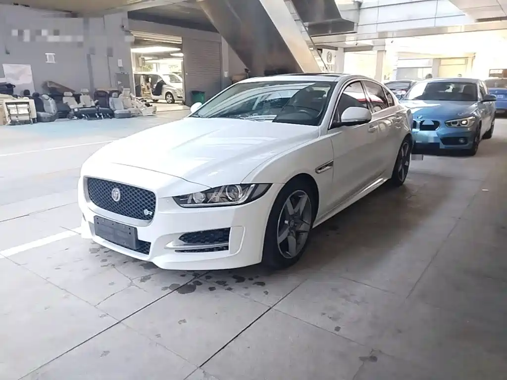 Jaguar XE 2017 — фото 1