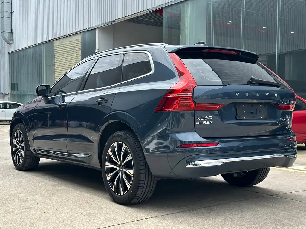 Volvo XC60 2022 — фото 9