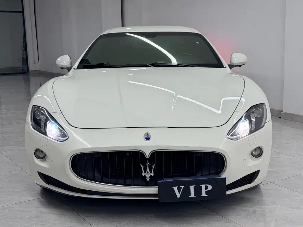 Maserati GranTurismo 2018 — фото 2