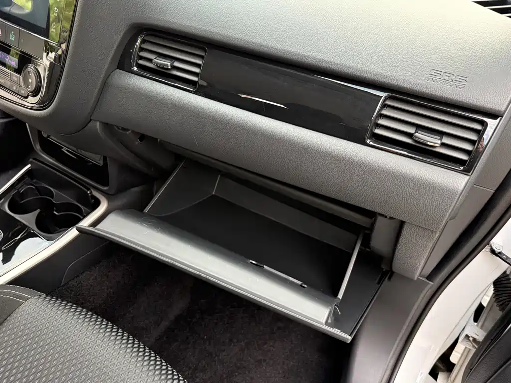 Mitsubishi Outlander 2021 — фото 16